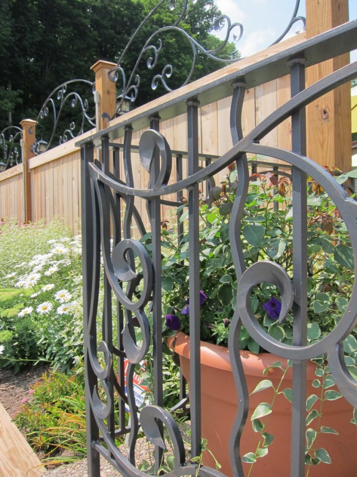 Restaurant Fence Corner