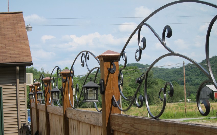 Restaurant Fence Top